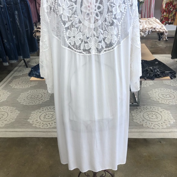 Lacy Kimono - Picture 2 of 2